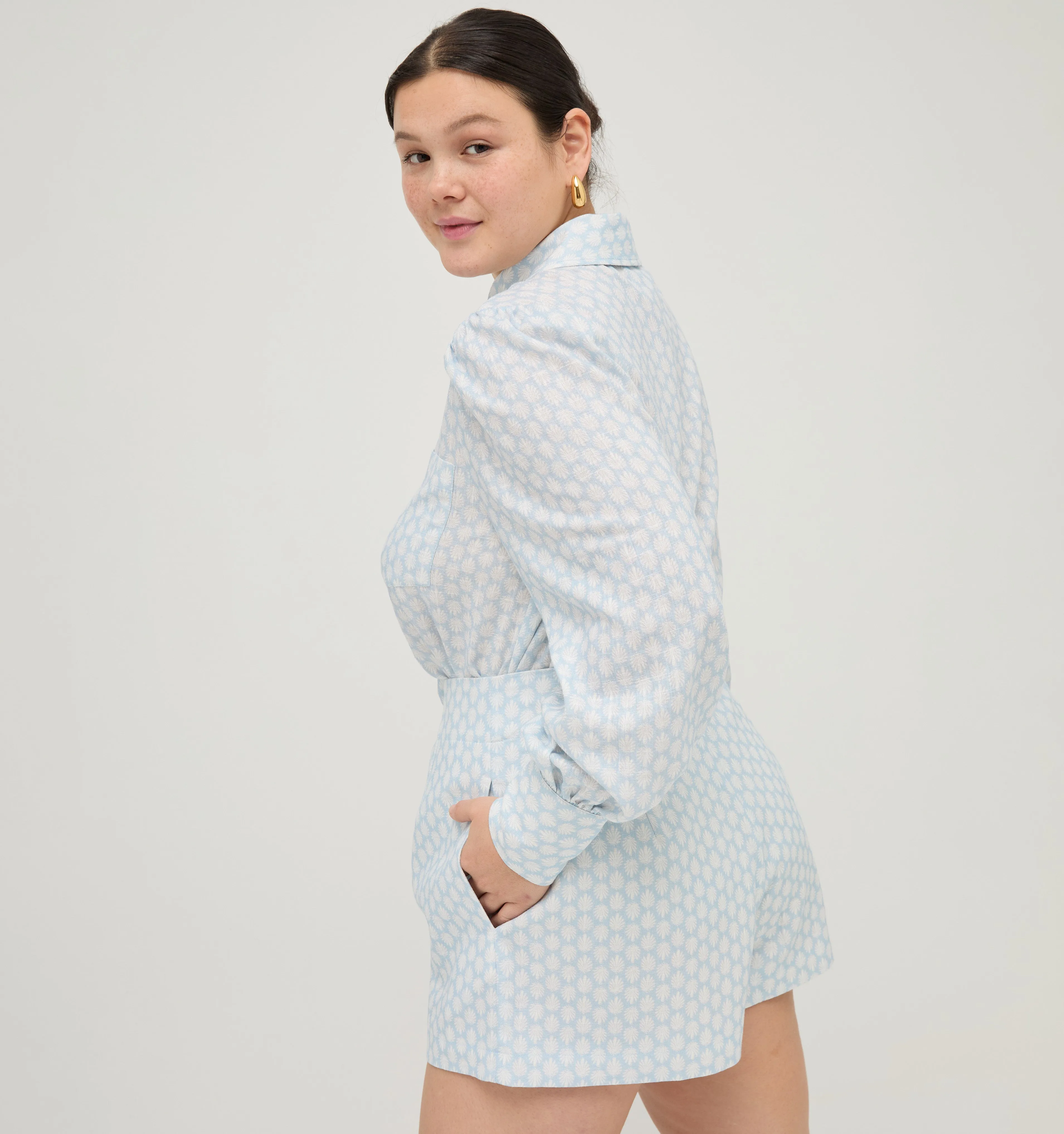 The Lisette Short - Powder Blue Baroque Shell Linen